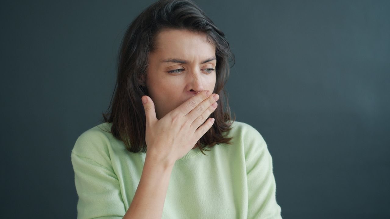 How to Eliminate Bad Breath and Protect Tooth Enamel Naturally